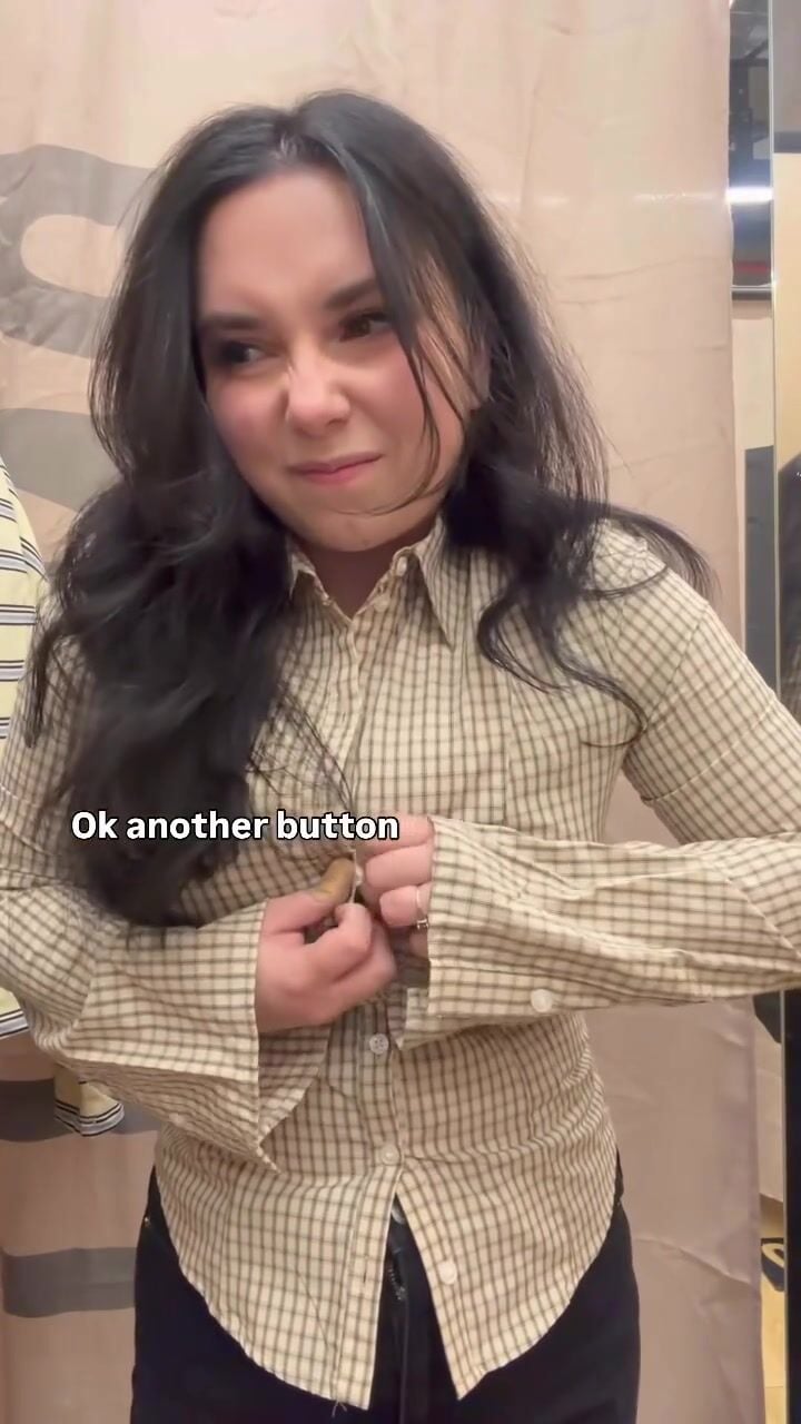 Miniloonaa Cleavage Big Tits NSFW