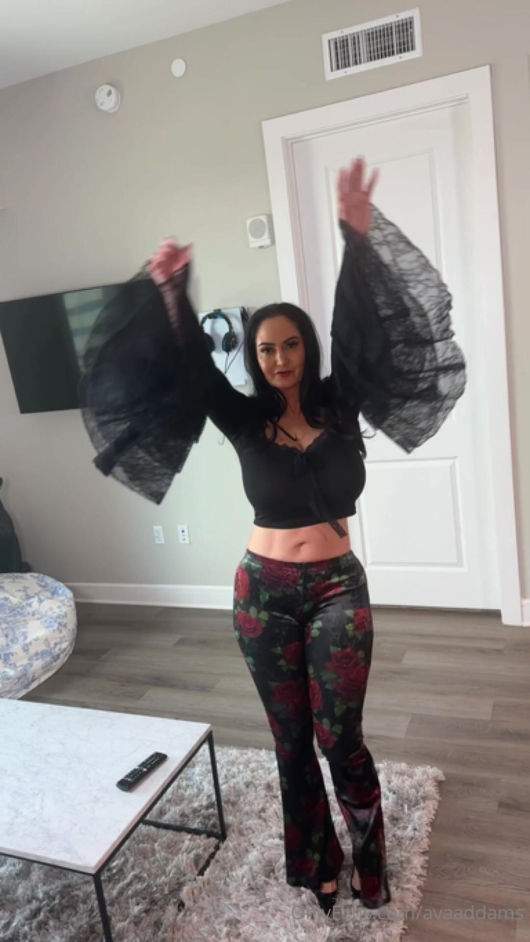 Ava Addams Cleavage Leaked_001