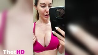 Elliejames Close-Up Masturbating OF