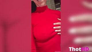 Ellie James Close-Up Pussy Video