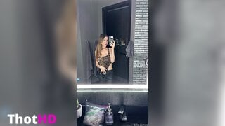 Ellie James Bathroom Choker Leaked
