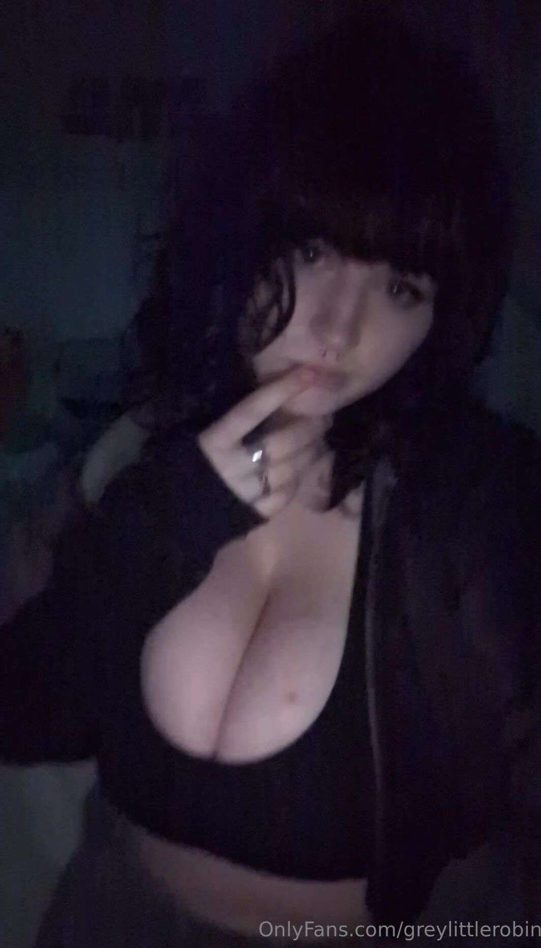 Greylittlerobin Big Tits Cleavage OnlyFans