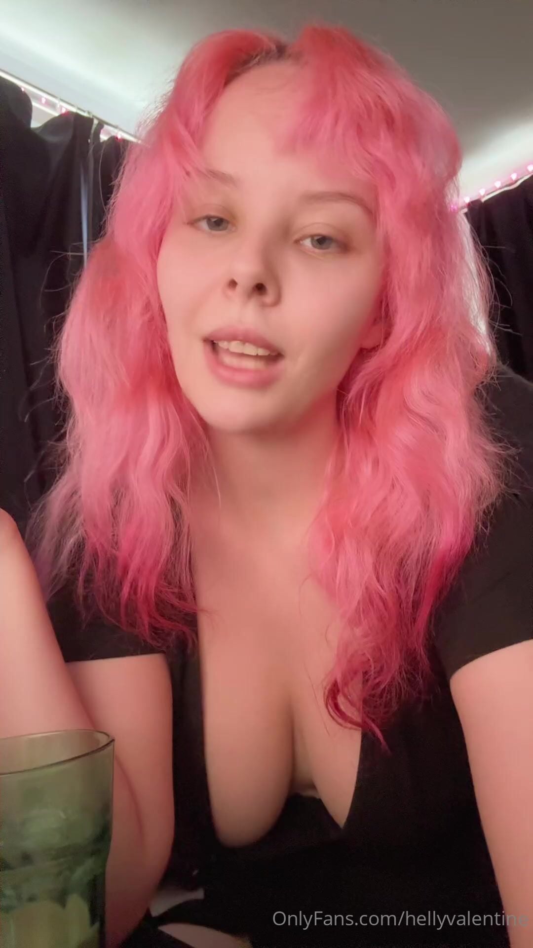 Disharmonica Downblouse Cleavage