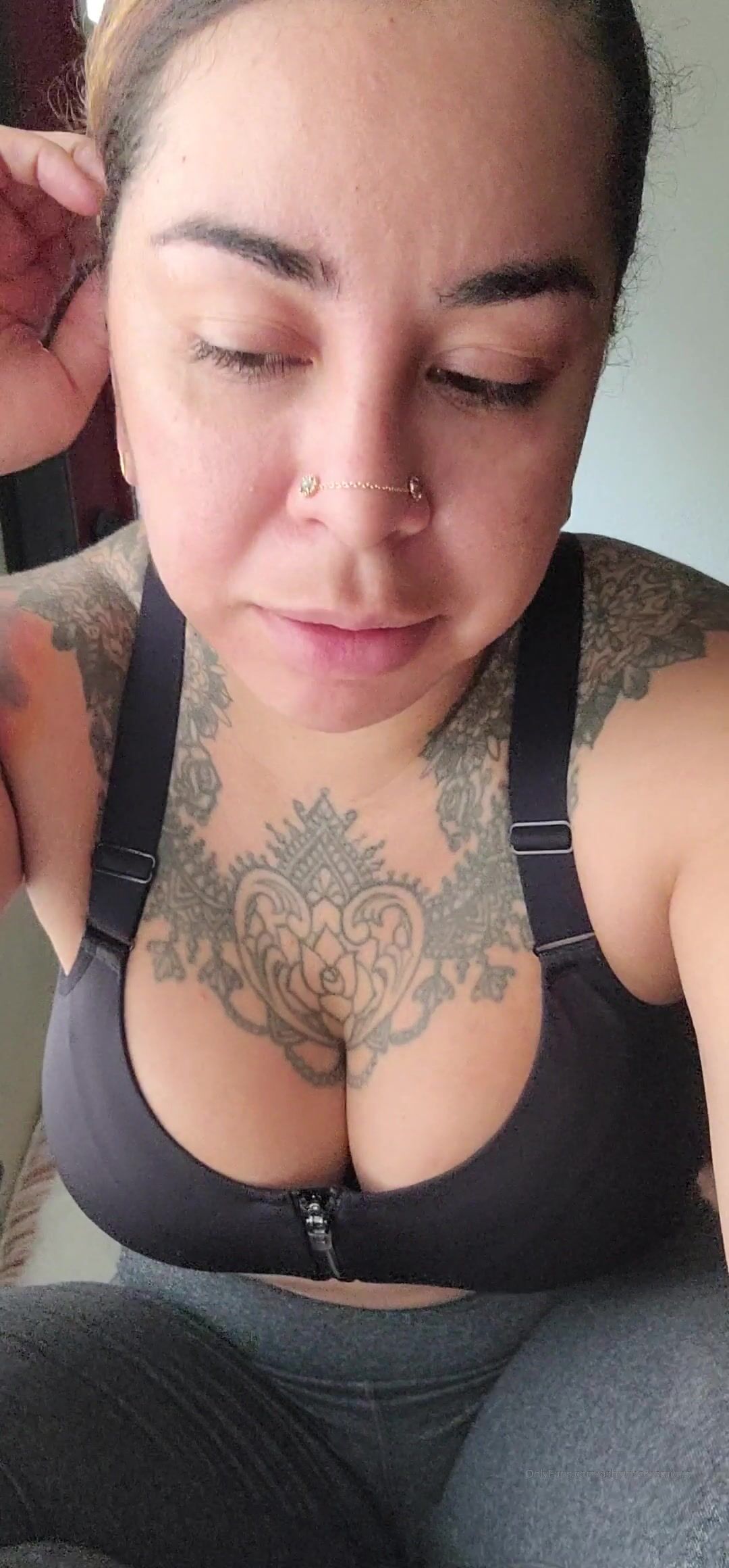 AshPrincessMidna Cleavage Close-Up Video