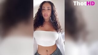 Ash Kash Big Tits Cleavage Leak