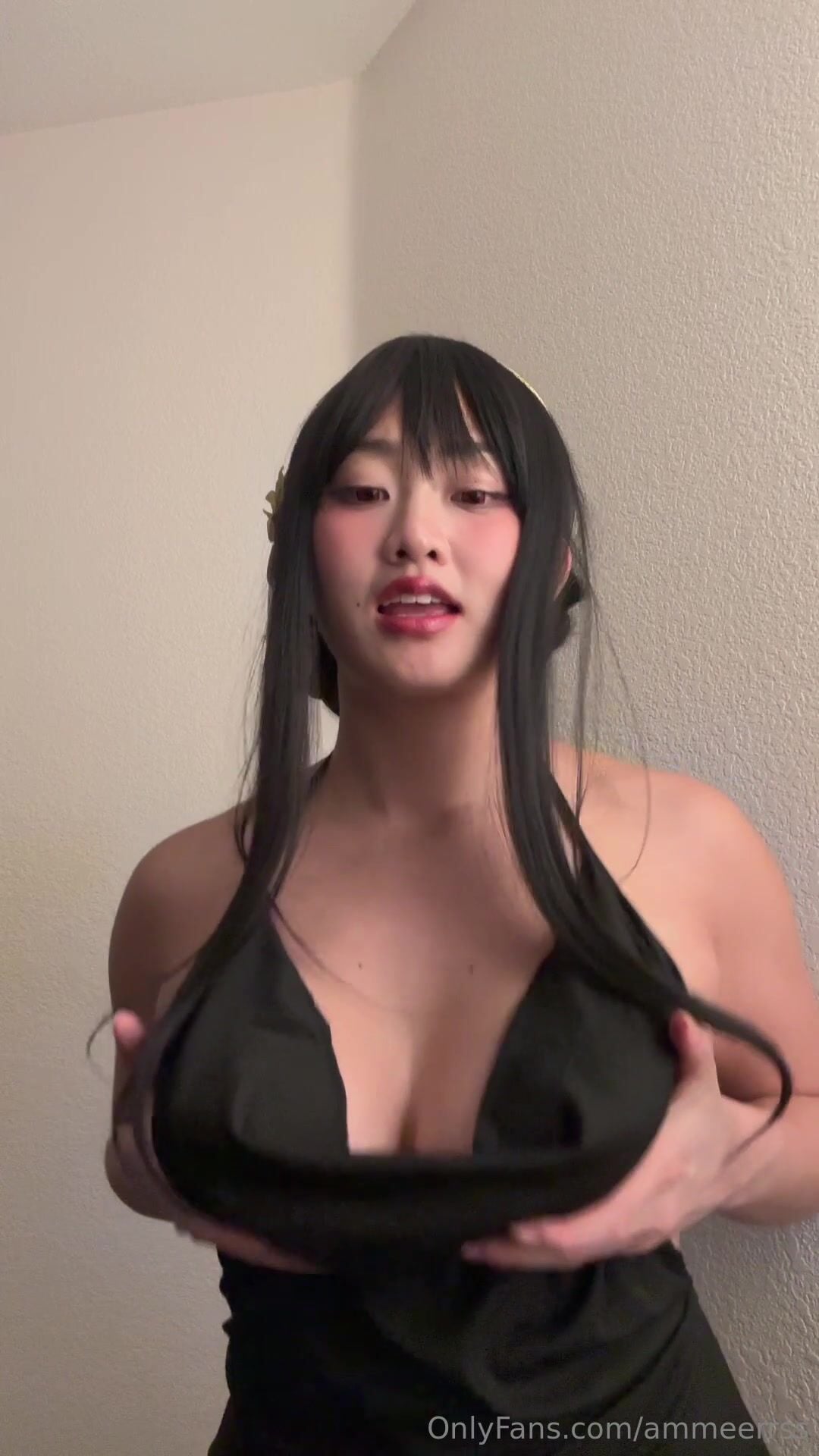 Ammeerrss Dress and Cleavage NSFW