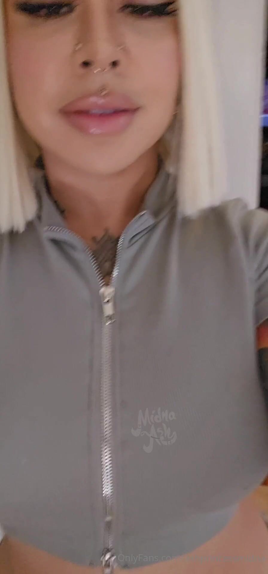 Midna Ash Pubic Hair Close-Up OF