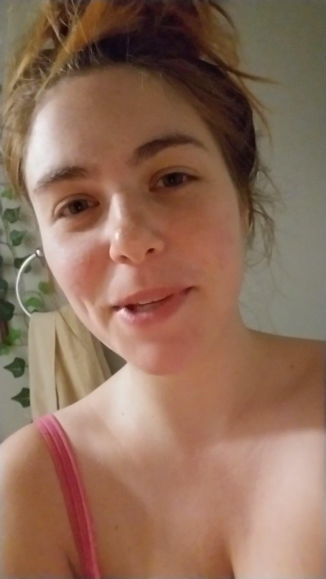 AwesomeKate Big Tits Cleavage Leak