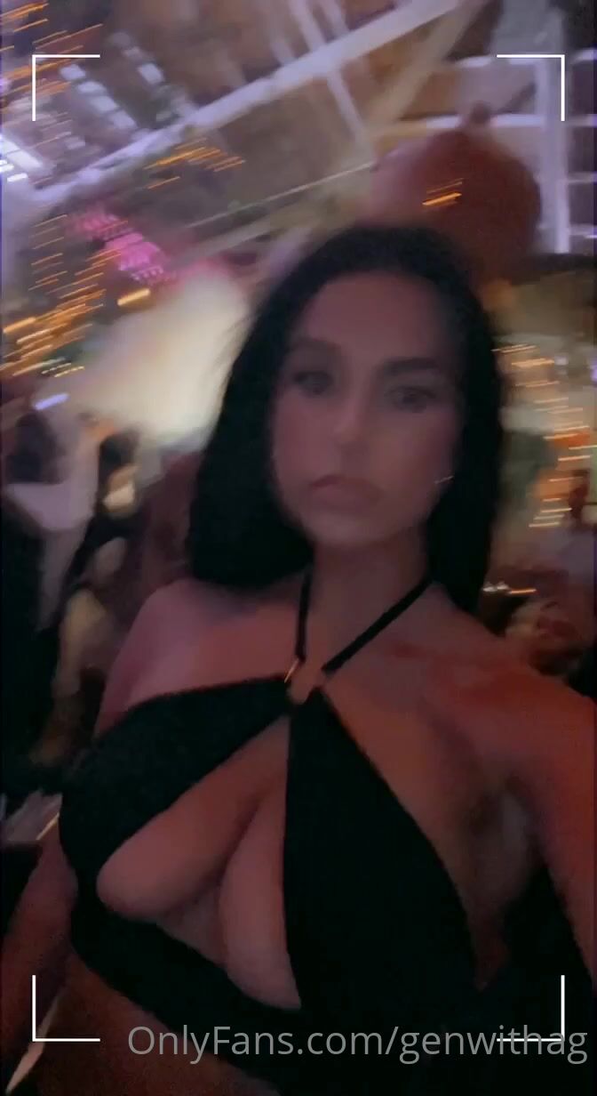 Genny Shawcross Cleavage Big Tits Leak