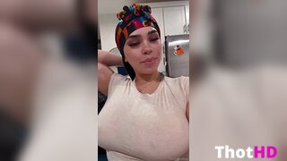 TheRubieRed Big Tits Braless Clip