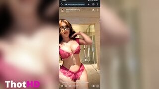 Lilianaheartsss Ass and Cleavage Leak