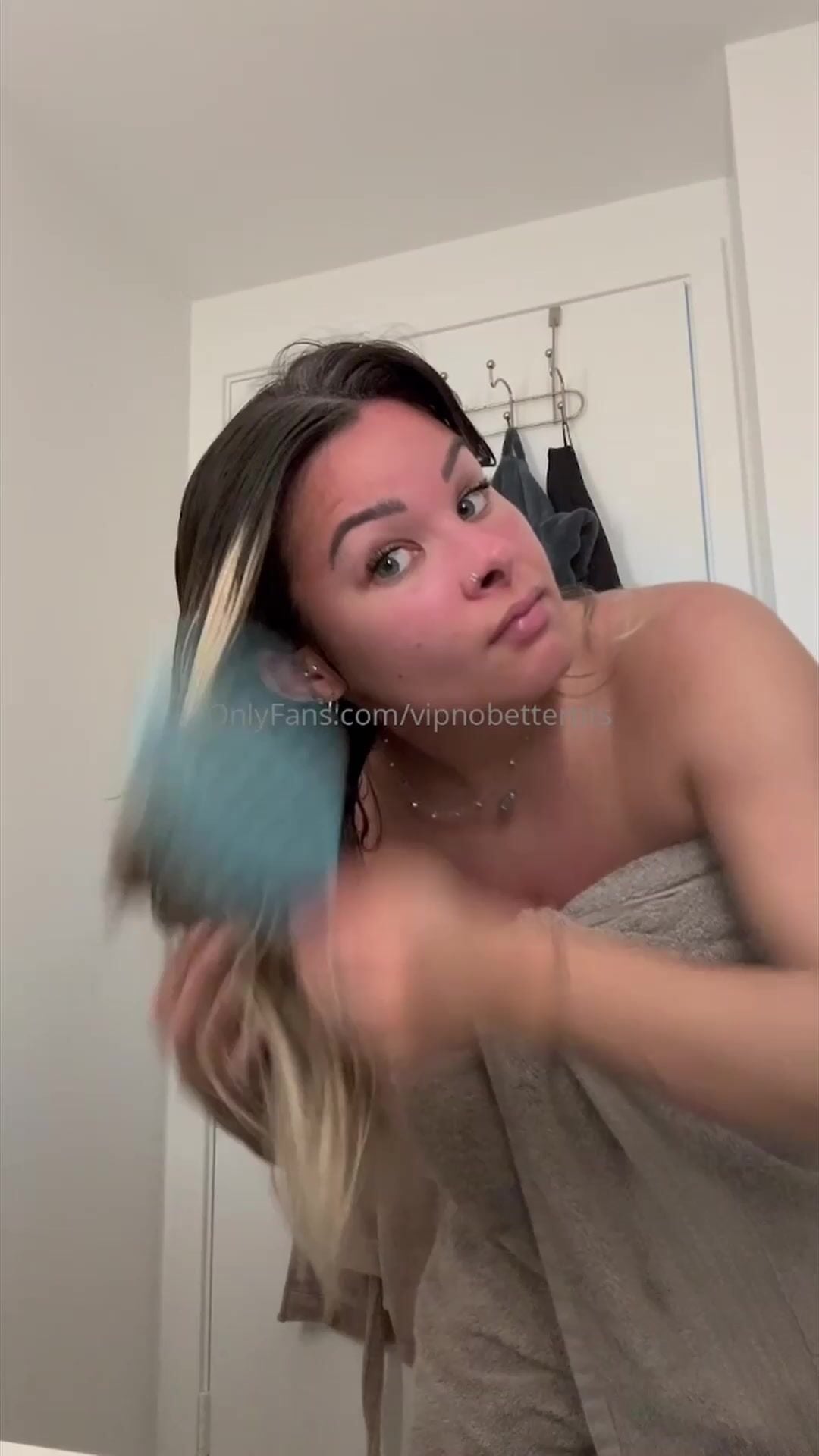 Sophie Chanel Towel Tanlines OnlyFans