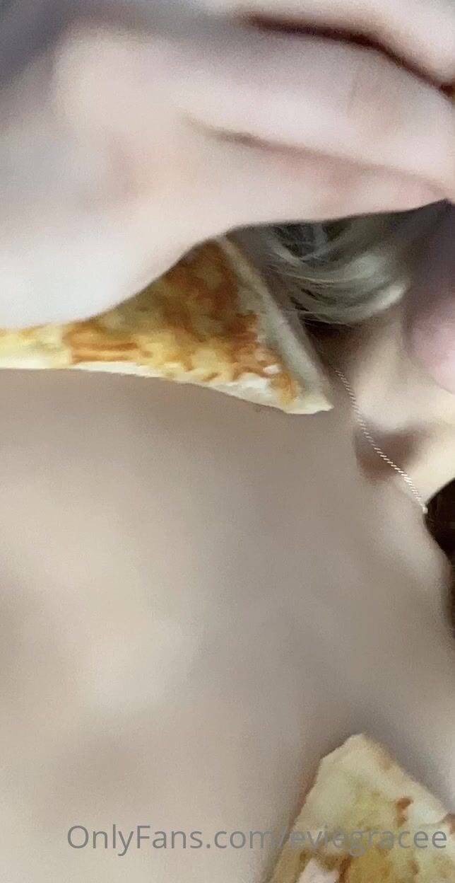 Eviehasthefunnny Close-Up NSFW