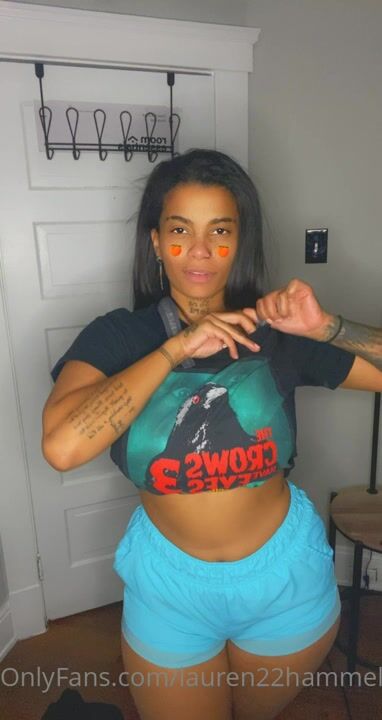 Lauren22Hammelton Underboob Short Shorts OF