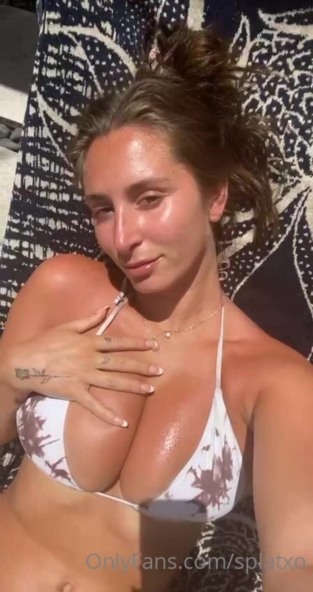 Splatxo Bikini Cleavage Video