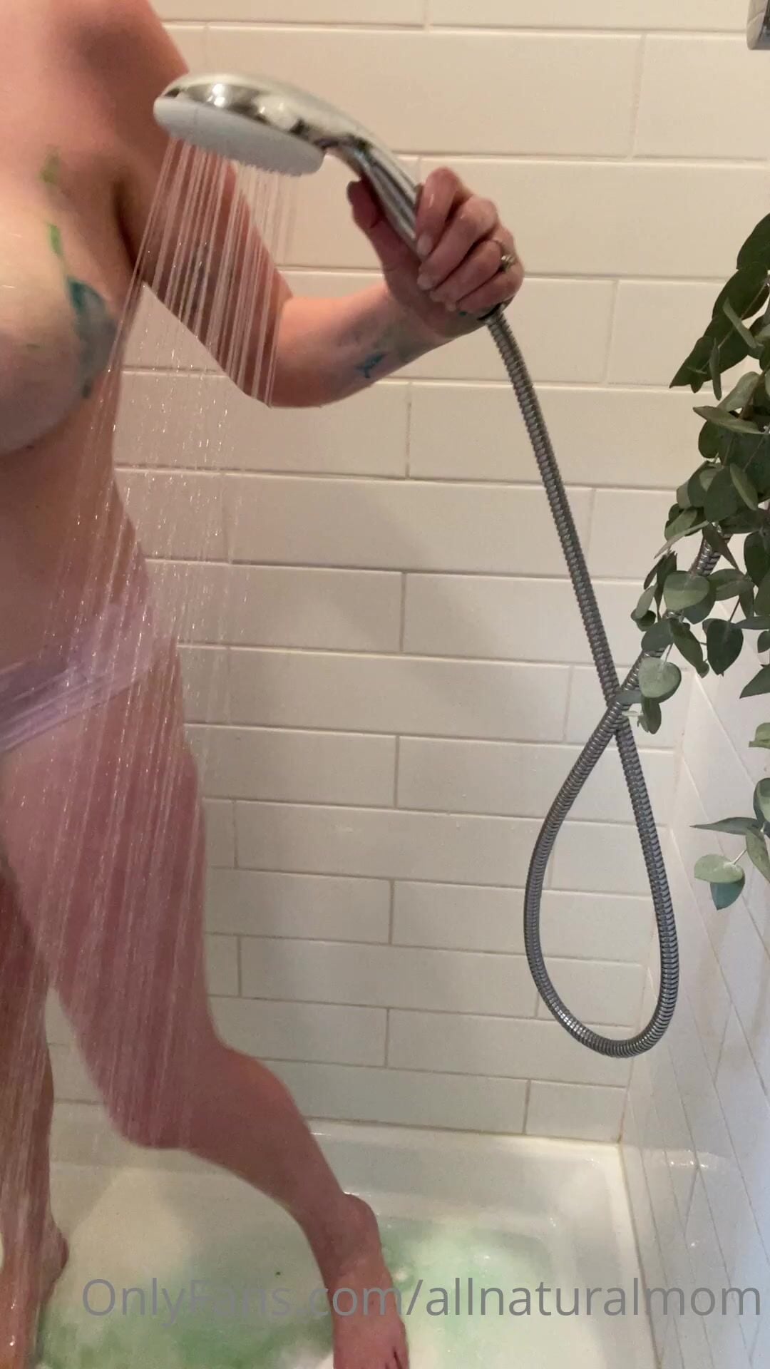 Allnaturalmom Topless in the Shower Leaked