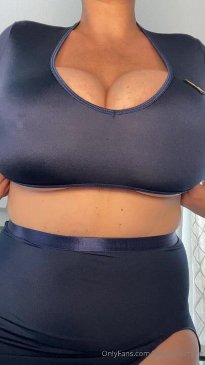 Wisconsinwife Big Cleavage NSFW