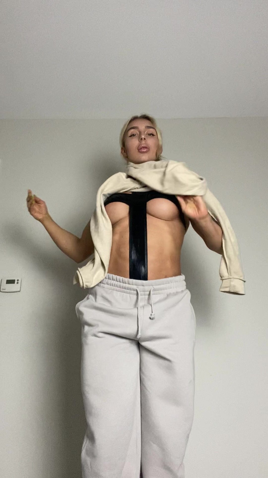 Kiera Jaston Nude Underboob XXX