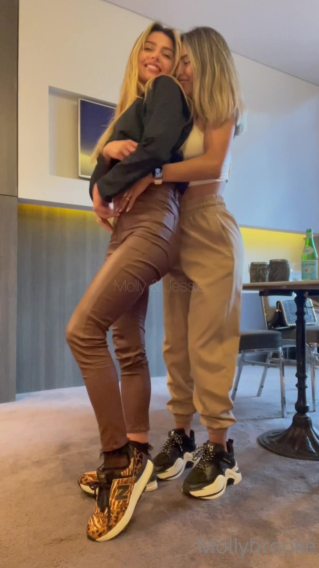 Molly Brooke Ass to Ass Leak