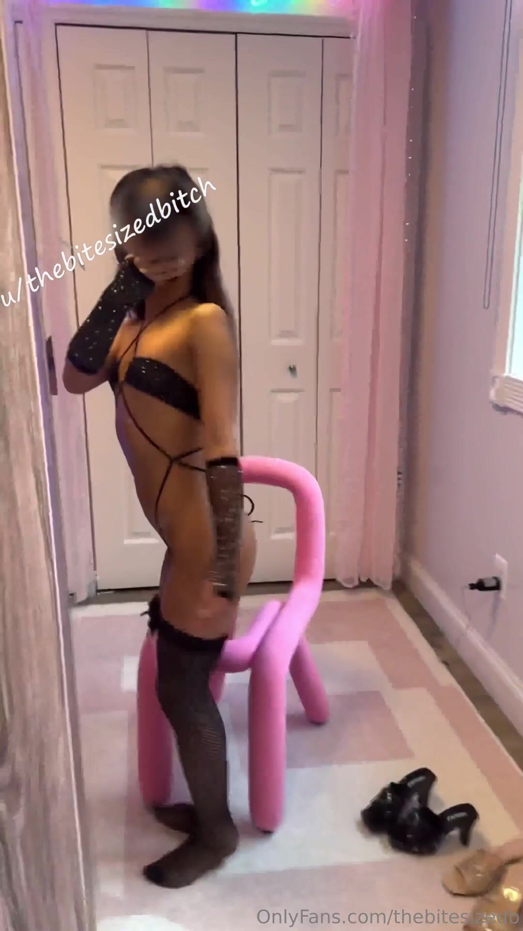 Thebitesizedb Thighhighs and High Heels Leak