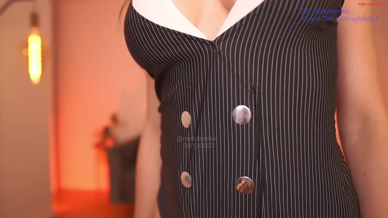 Molly Brooke Thighhighs Cleavage Leak