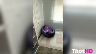 Thebitesizedbitch Pussy and Feet Leak