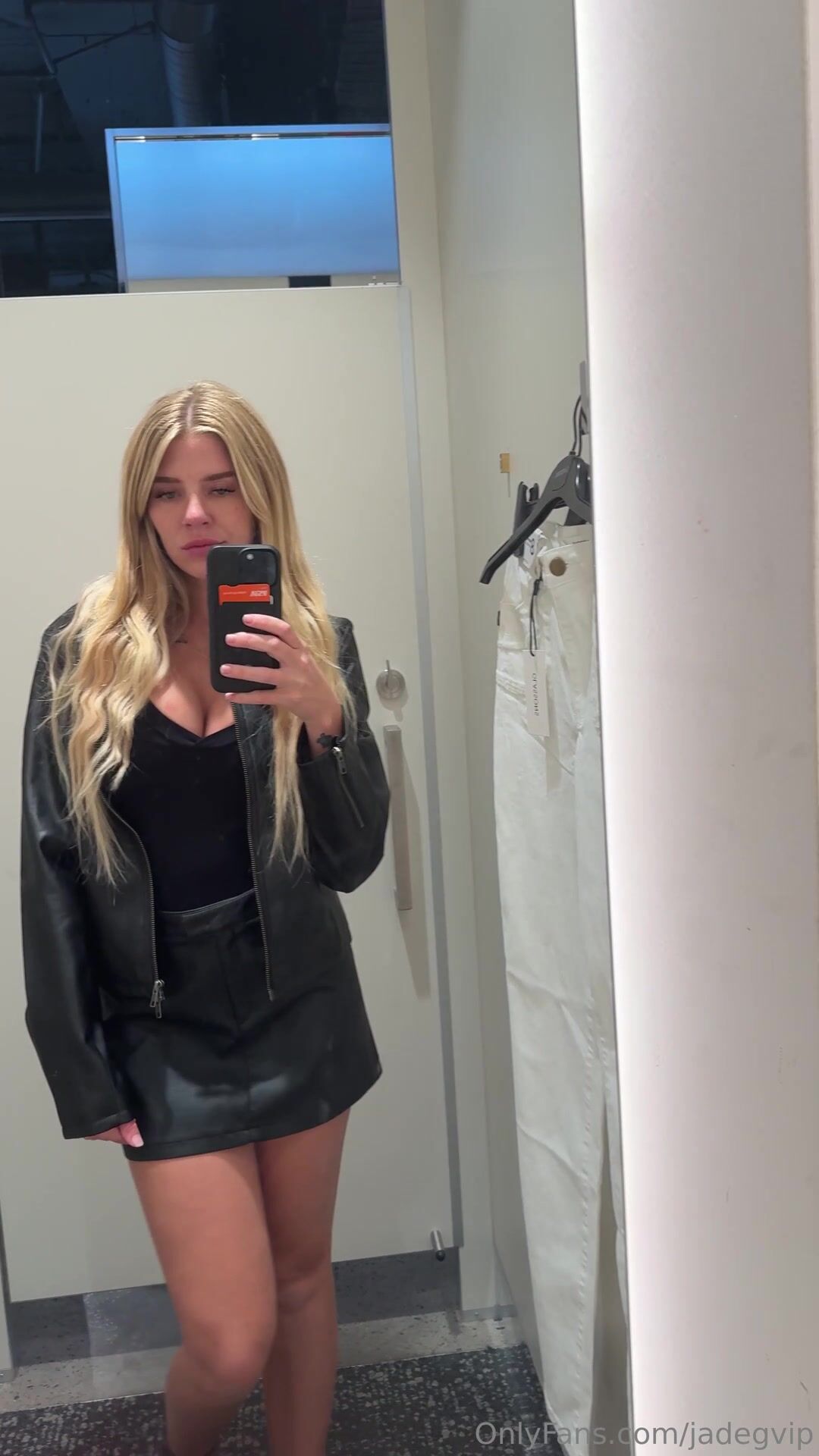 Jade Grobler Cleavage NSFW