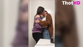 Peachkissxx ass cunnilingus NSFW