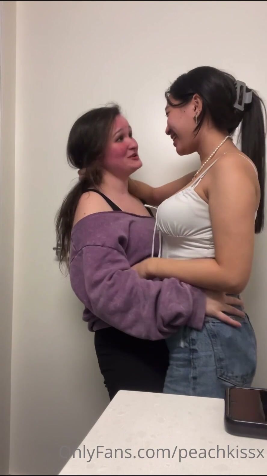 Peachkissxx ass cunnilingus NSFW