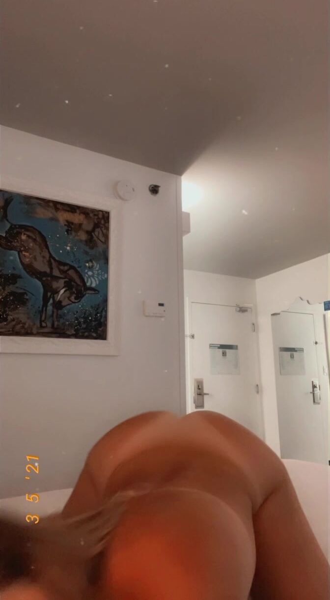 Zoie Burgher Nude Masturbating Leak