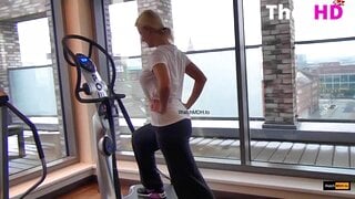 BlondeHexe Der-Sextourist - Heisses Maedel im Fitnessstudio gefickt