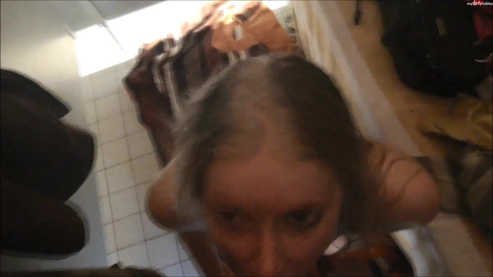 blondehexe - Public im Schwimmbad gefickt