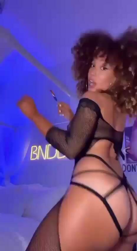 Tazsangels Ass and Thighhighs OnlyFans