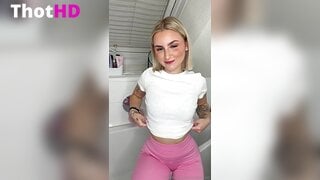 Littlelini Bathroom Cleavage