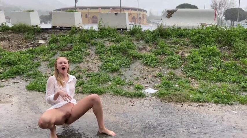 IviRoses - Rainy Day Wet in Public