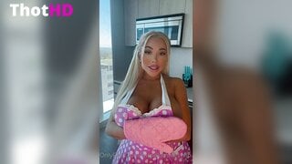 Ms Palomares Cleavage and Big Tits XXX
