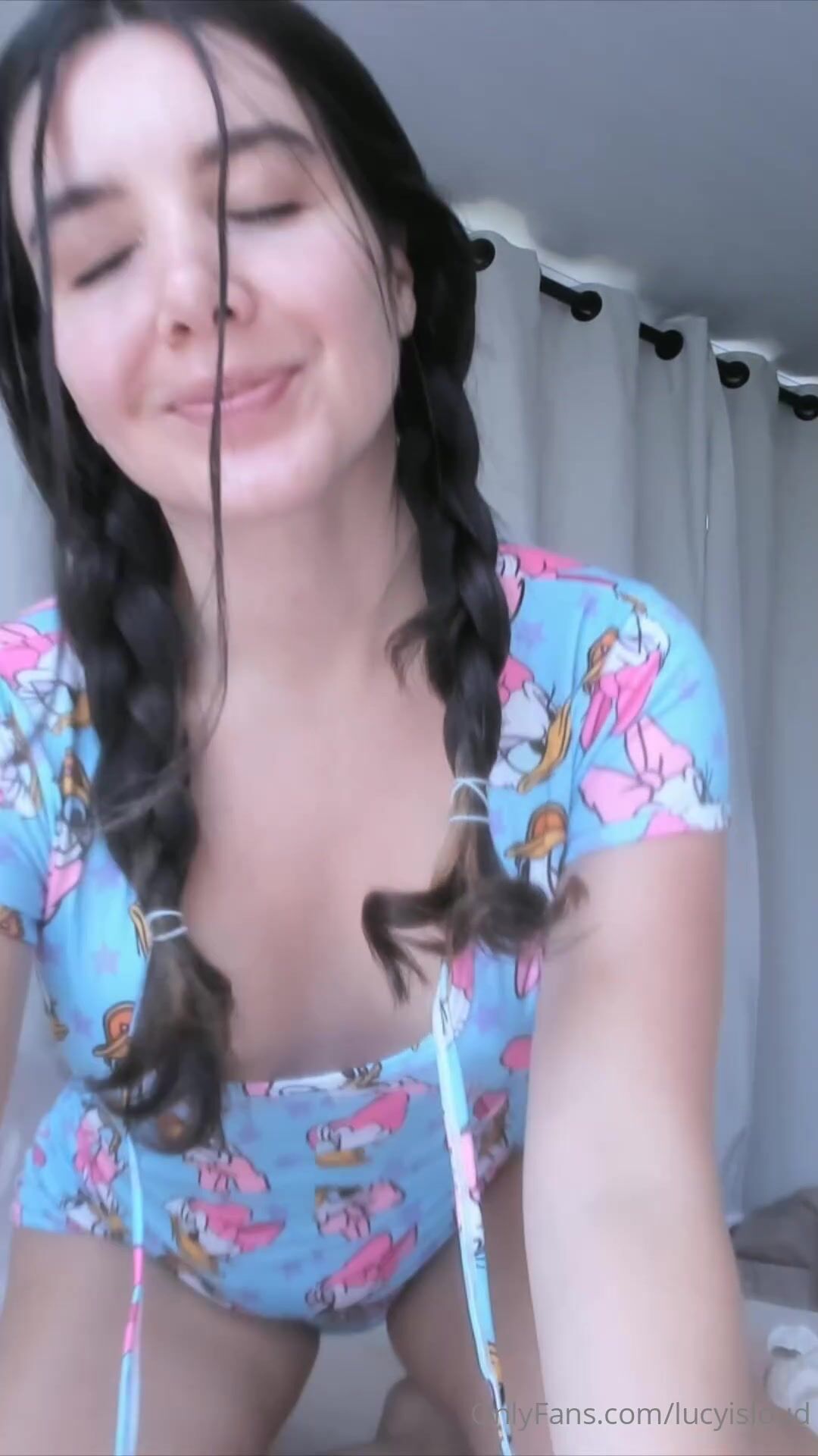 Lucyisloud Nude Close-Up Video