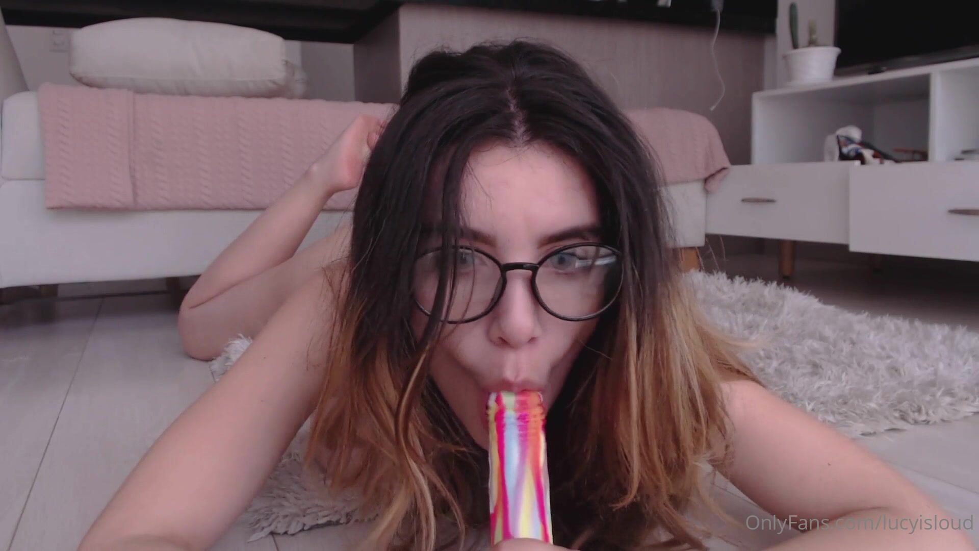 Lucyisloud Nude Masturbating XXX_002