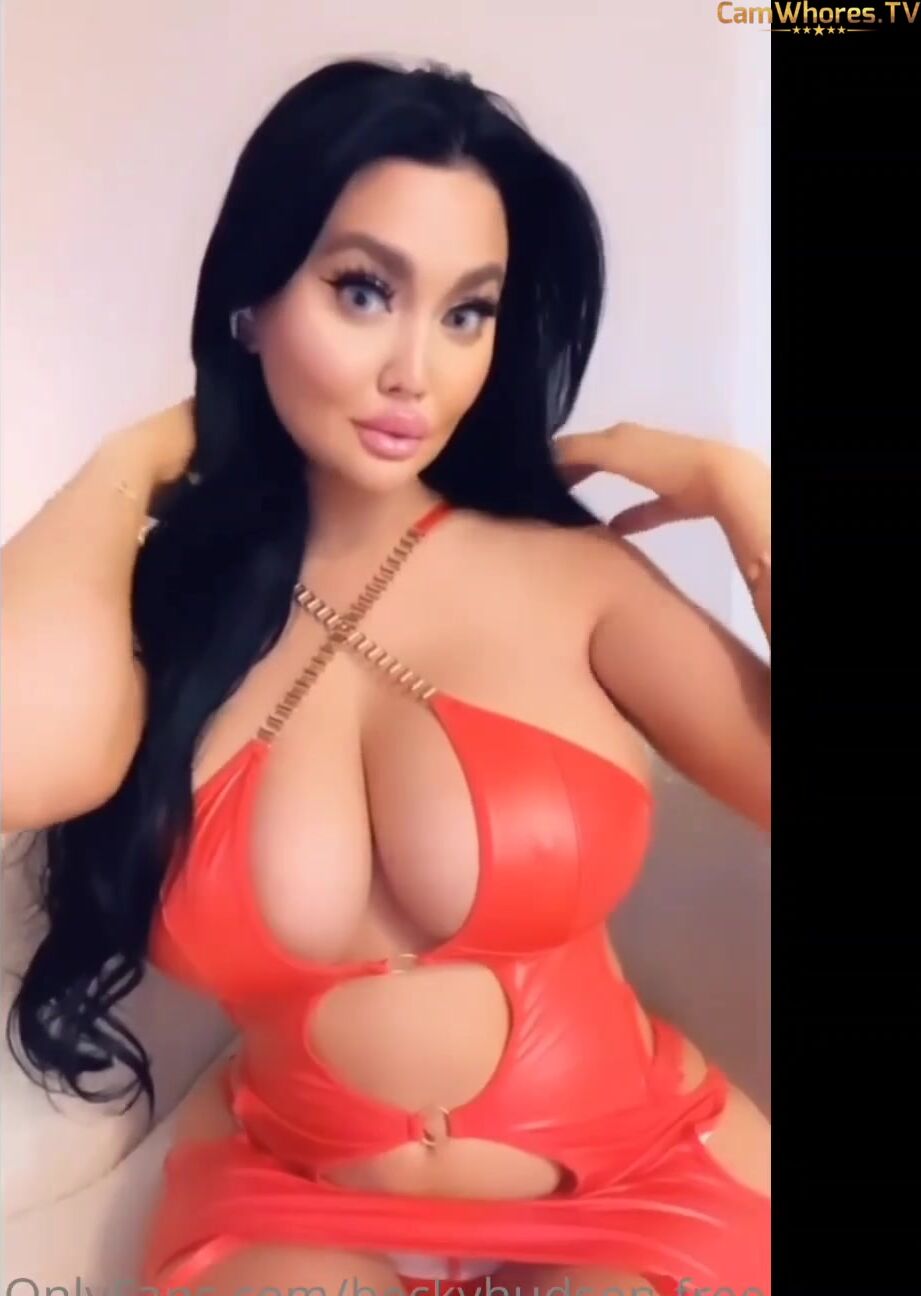 Becky Hudson Cleavage Big Tits Leaked