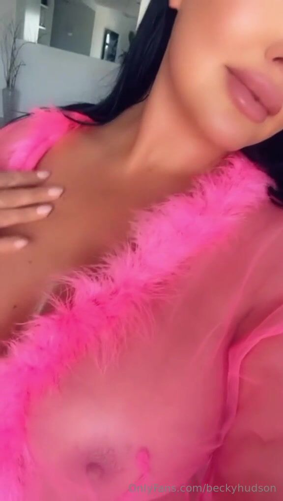 Becky Hudson Pubic Hair Close-Up Leaked