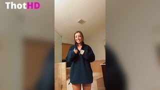 Sydney Lint Bathroom Ass XXX