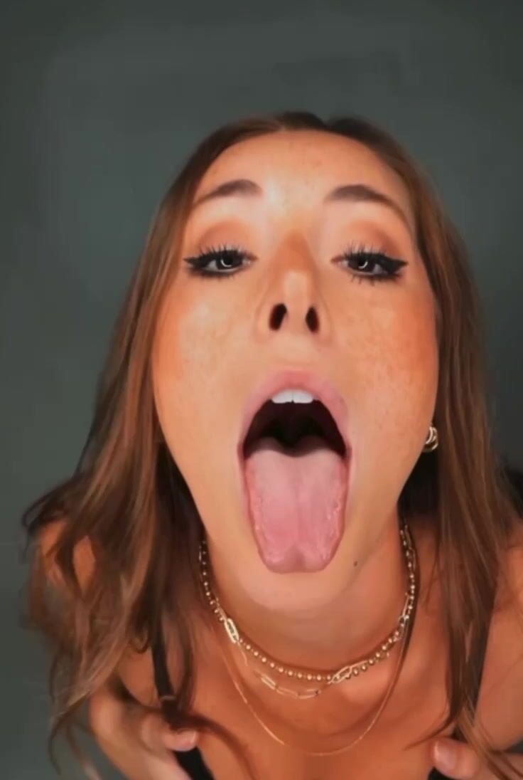Sydney Lint Ass Tongue Out