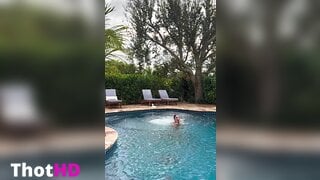 Sydney Lint Outdoor Ass Leak