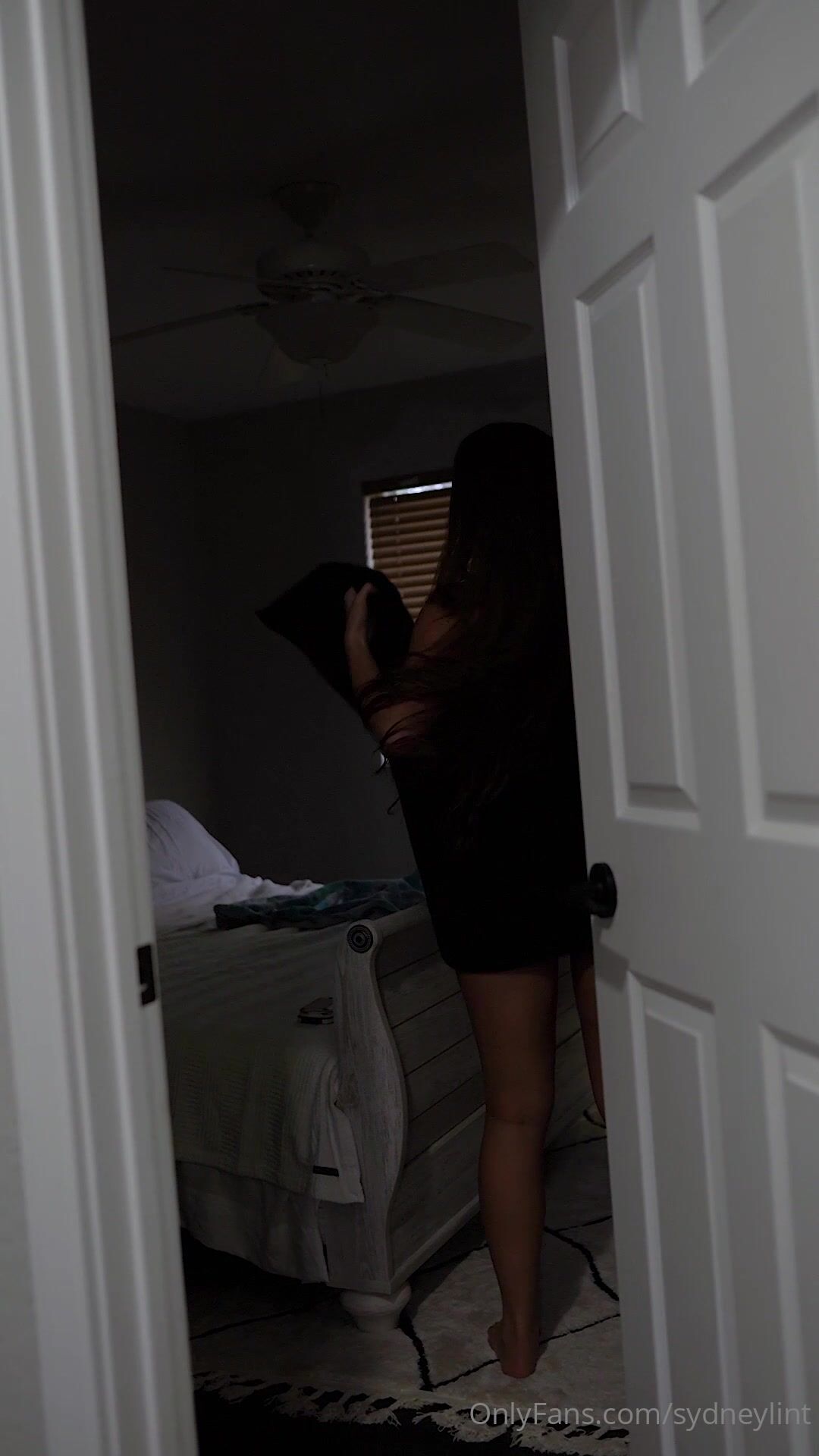 Sydney Lint in Bathroom Video