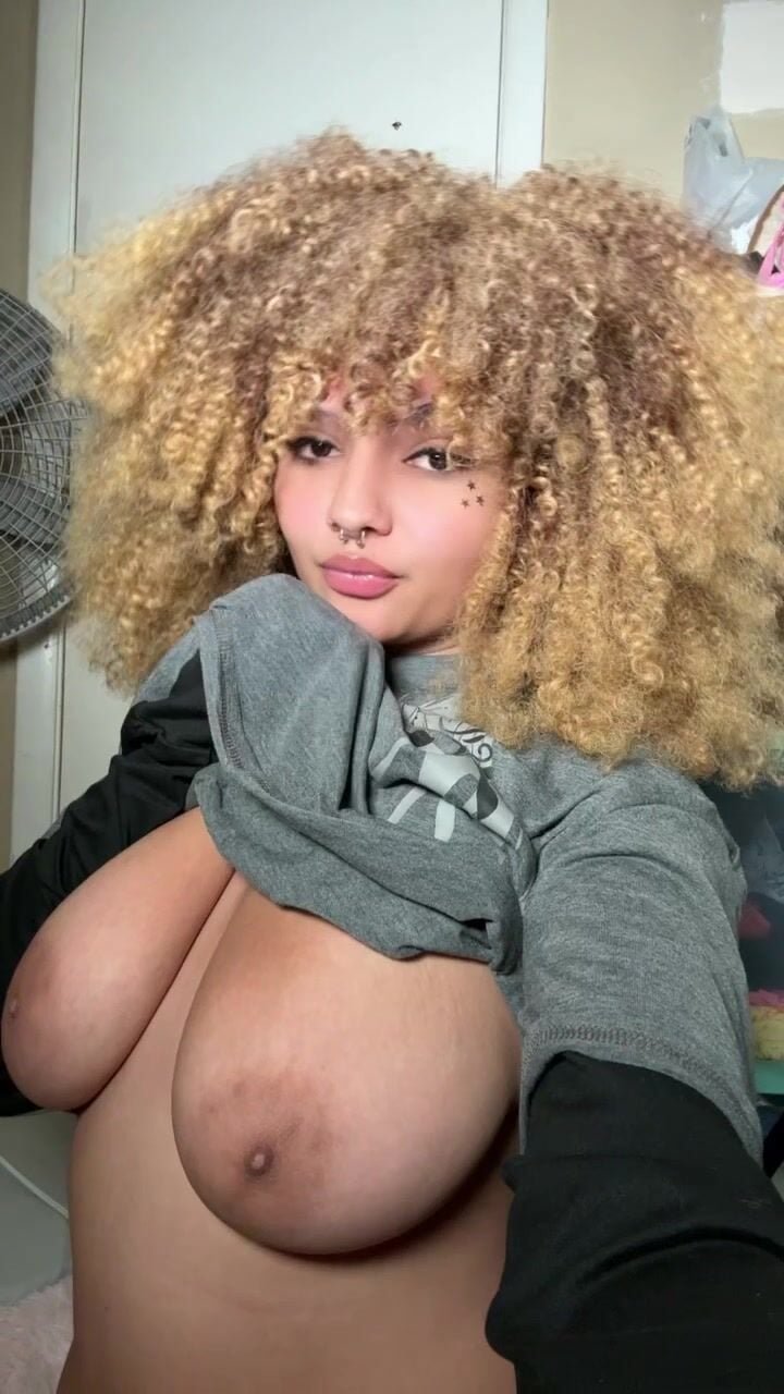 AquariusDreamz Big Tits and Bottomless Video