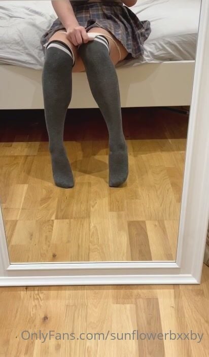 Cookiebabigirl_ Thighhighs and Pubic Hair NSFW