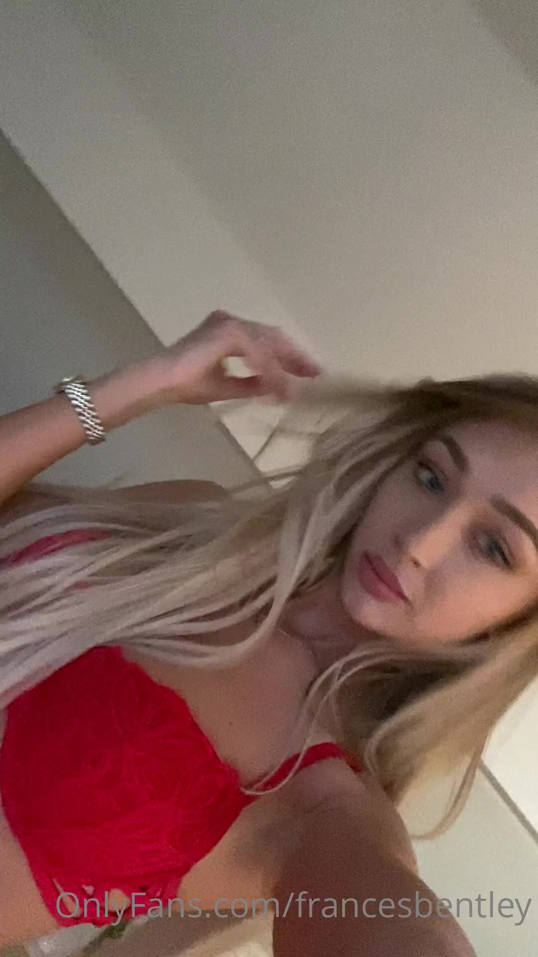 Frances Bentley Close-Up Cameltoe Leak