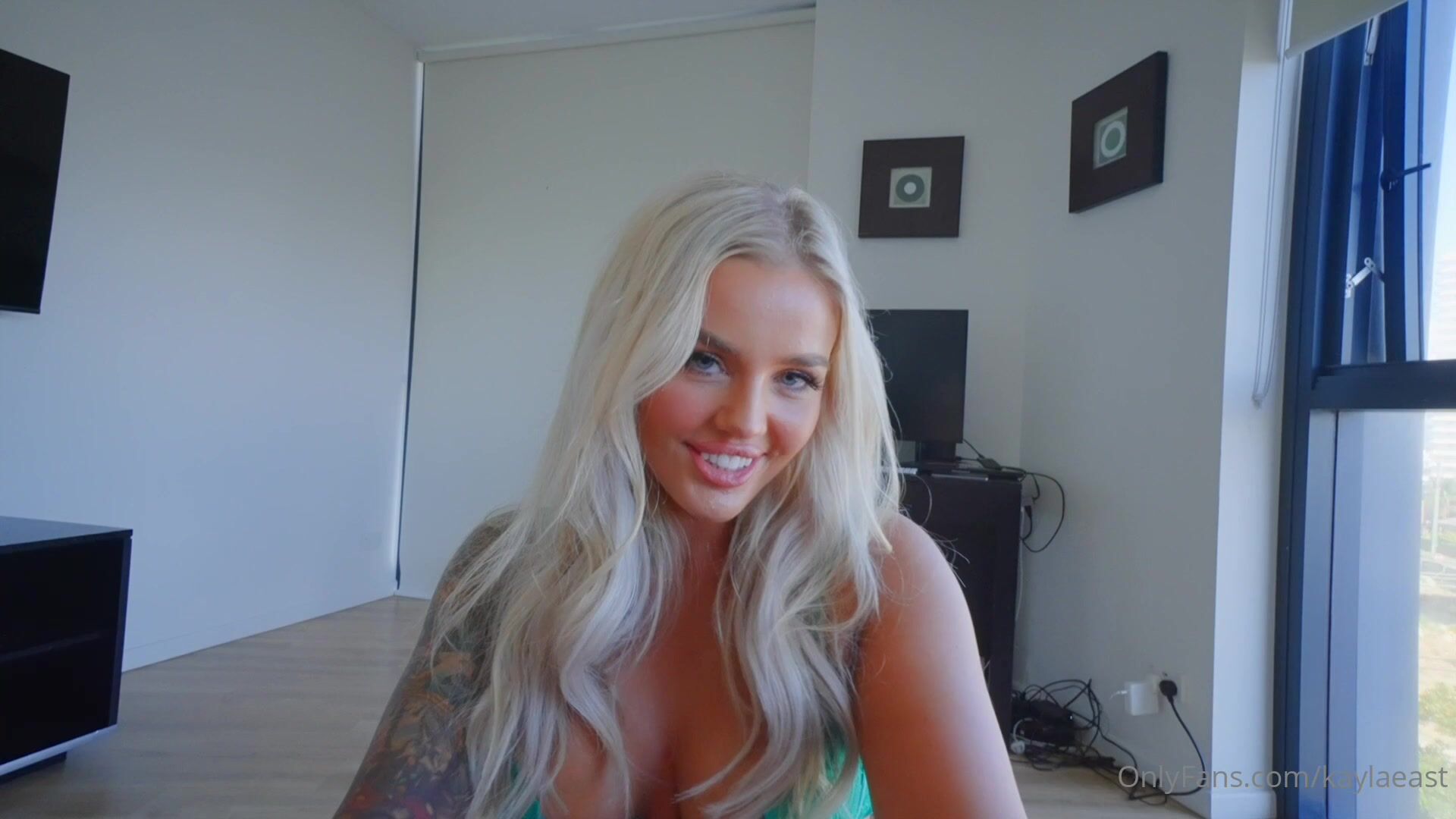 Kayla East Ass Undressing XXX