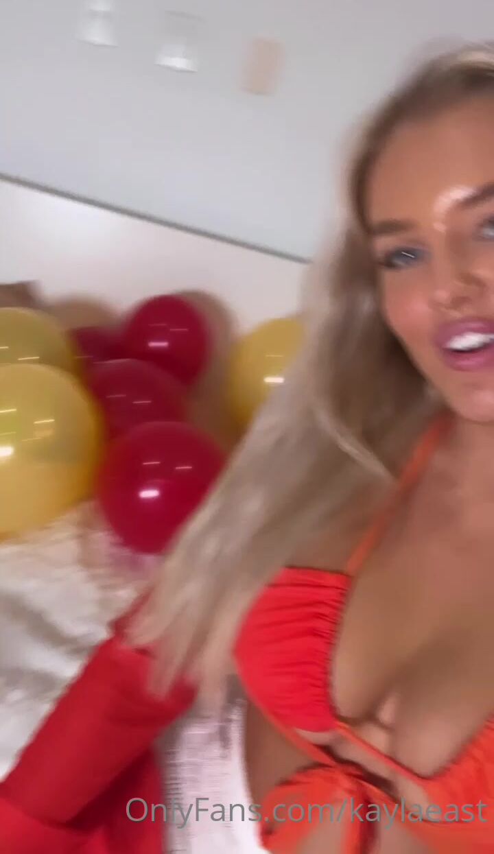 Kayla East Bikini Cleavage