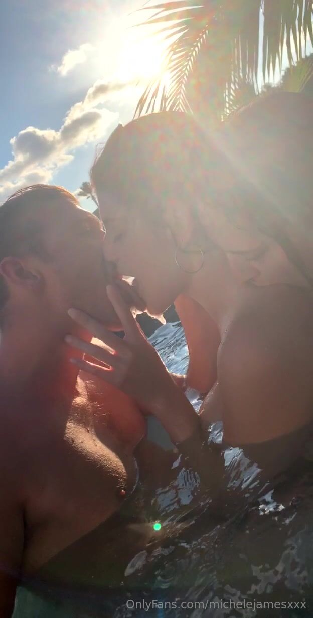 Michelejamesxx Pool Outdoor Clip